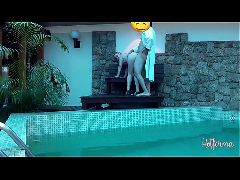 ❤️ Tugann Boss cuireadh chuig an linn snámha, ach ní fhéadfadh sé cur i gcoinne te Porn anal ag ga.niceporn-tv.ru ☑